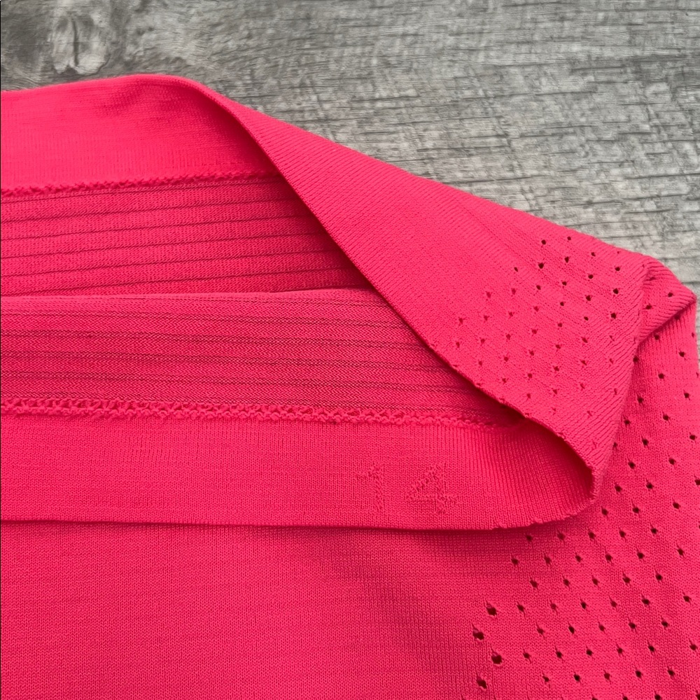Lululemon Train to Be Tank Top
Lip Gloss / Lip Gloss - Picture 14 of 14